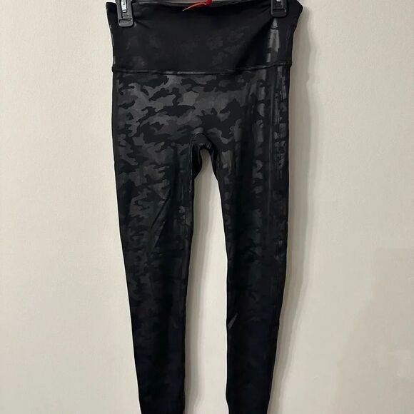 Spanx Faux Leather Camo - Picture 3 of 6